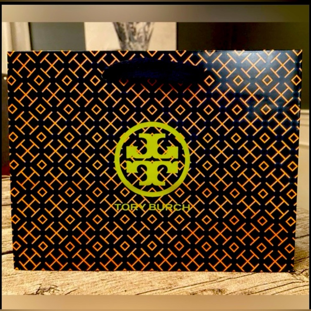 🚨LAST ONE! New! Gorgeous paper clip bracelet with Tory Burch charm + Gift wrap - Picture 9 of 13